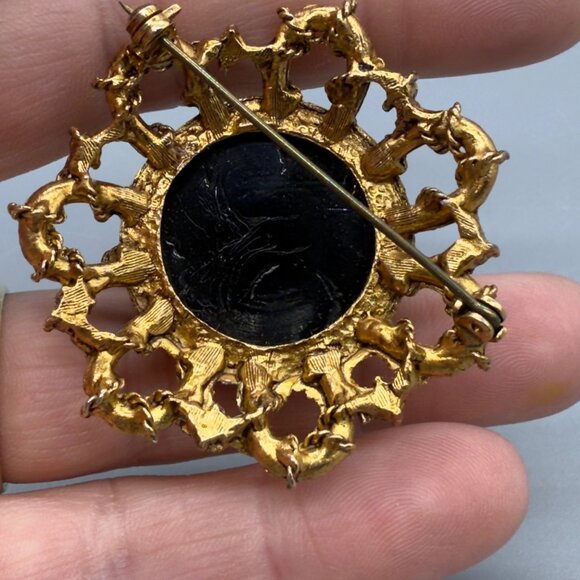 Vintage LJM Etruscan Black Glass Brooch Gold Tone Revival - Picture 9 of 11